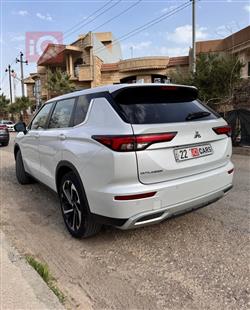 ميتسوبيشي اوتلاندر